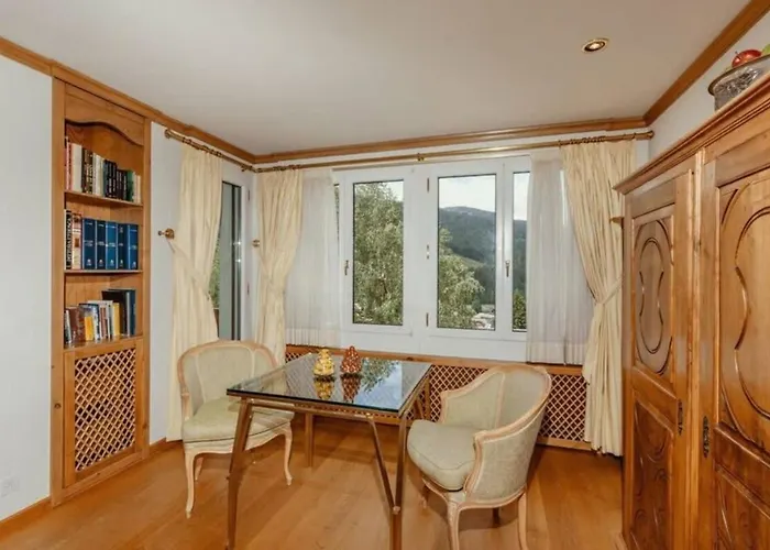 Luxurious Serviced Flat In 5 Star Park